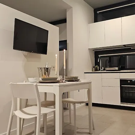 Interno 8 *